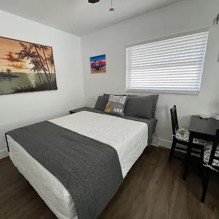 Cozy Private Studio W/Own Yard - 3Mi From Beach